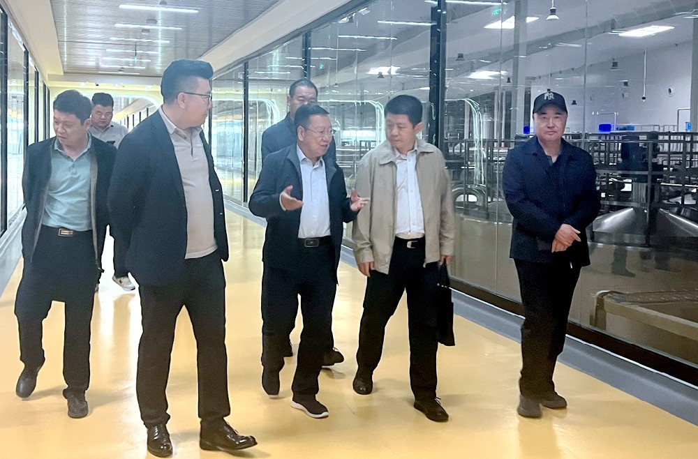 省科技廳邀請專家組到甘肅前進(jìn)集團(tuán)傳祁甘味乳業(yè)調(diào)研甘肅省乳品企業(yè)技術(shù)創(chuàng)新聯(lián)合體組建工作