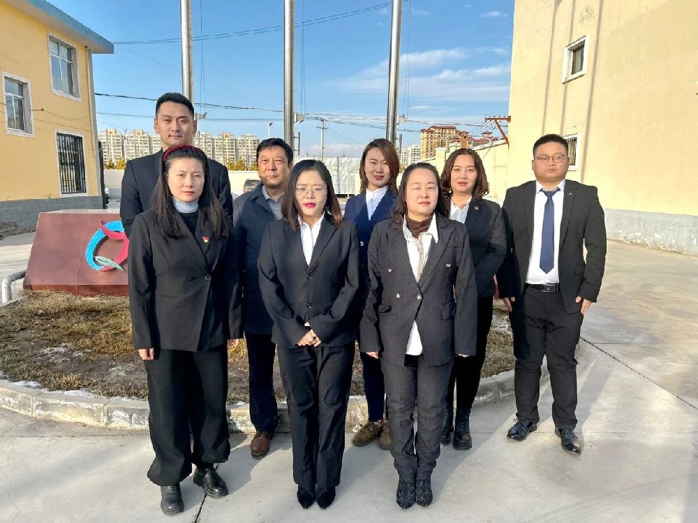 砥礪前行共奮進(jìn)，團(tuán)結(jié)一心向前進(jìn)